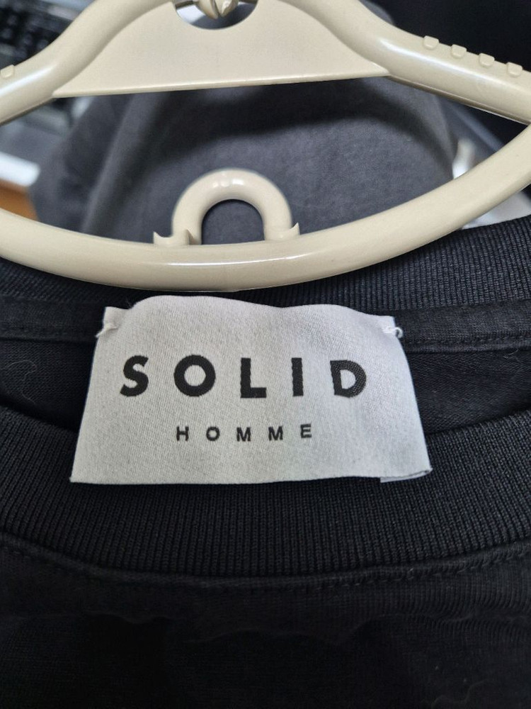 솔리드옴므 백로고 롱슬리브 티셔츠 블랙 이미지