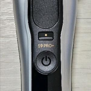 브라운전기면도기 9pro+ 최신모델 팝니다.