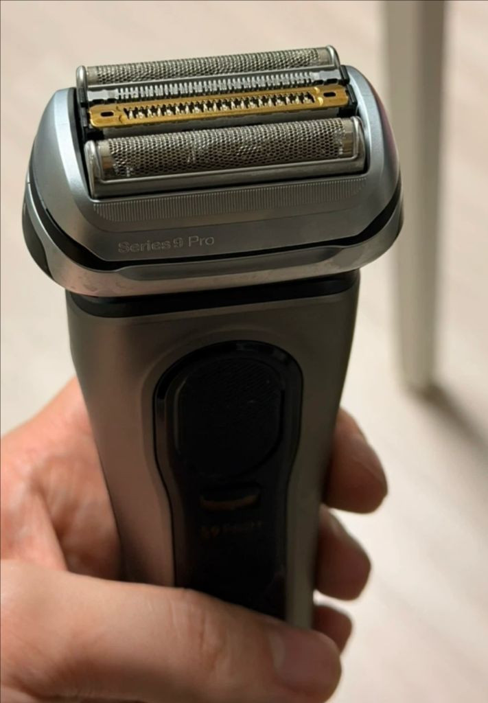 브라운전기면도기 9pro+ 최신모델 팝니다.--2