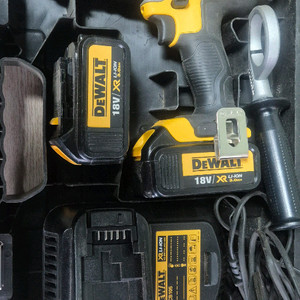 디월트18V 무선드릴 세트