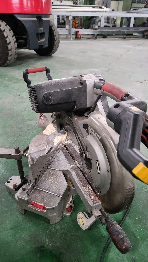 렉슨 슬라이딩 각도절단기 이미지