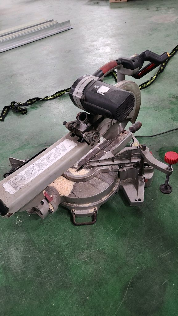 렉슨 슬라이딩 각도절단기 이미지