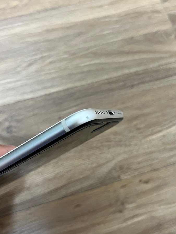 아이폰 SE3 256GB 판매합니다.--6