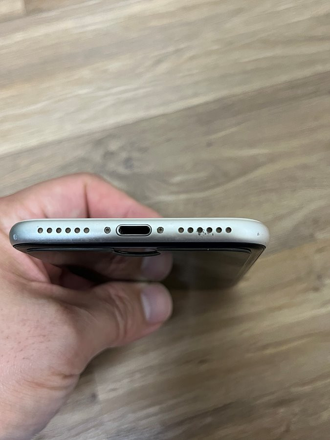 아이폰 SE3 256GB 판매합니다.--5