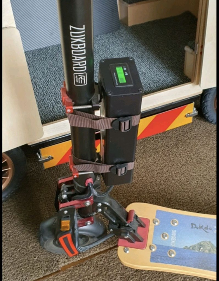 전동킥보드-쥬크보드(빨간색)-동력용 보조배터리 포함--2