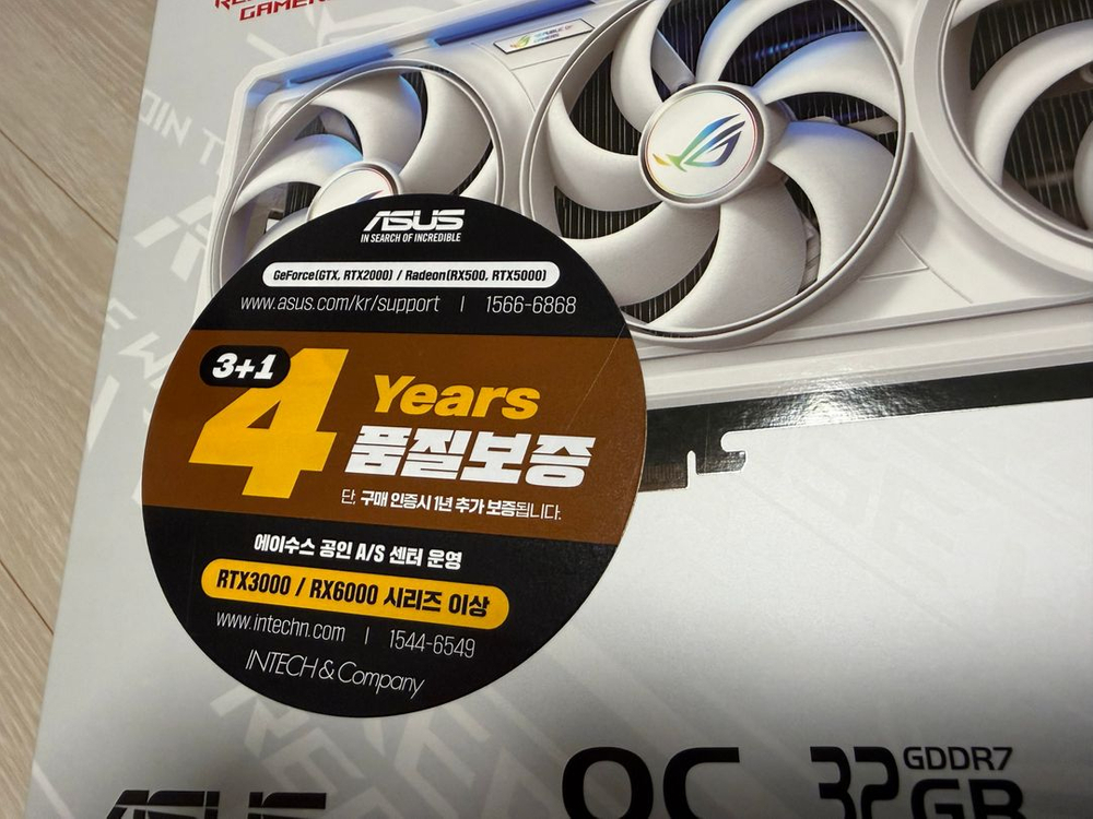 [미개봉] ASUS ROG Astral 지포스 RTX 5090 WHITE OC D7 32GB 인텍앤컴퍼니 팝니다.--1