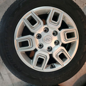 스타리아 순정 휠타이어 17인치 이미지