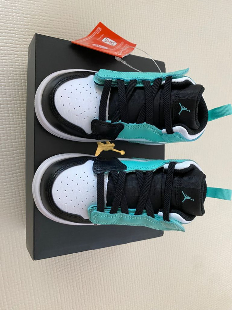 (가격인하)한정판 조던1 미드 트로피컬 트위스트(TD) 140mm 이미지