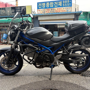 서울 스즈키 오토바이 sv650 21년식 짧은 키로수