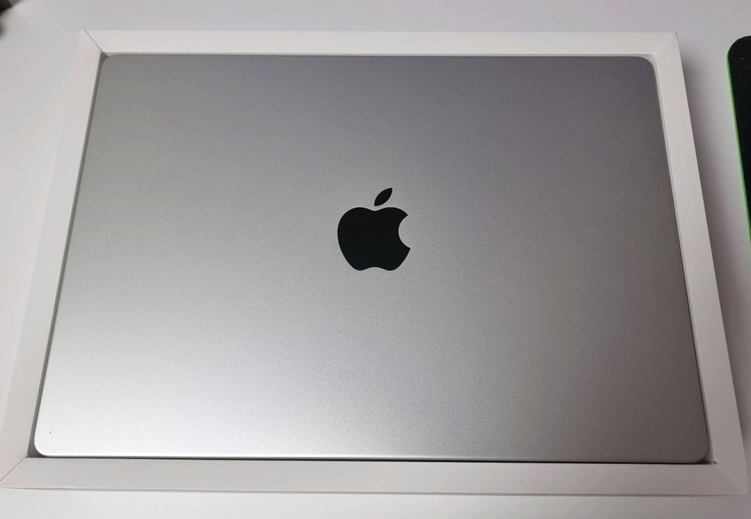 맥북 프로 14 M4 실버 사이클 3회 새상품급 이미지