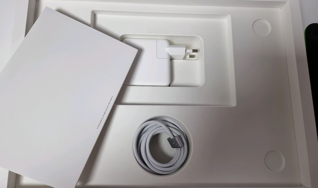 맥북 프로 14 M4 실버 사이클 3회 새상품급 이미지