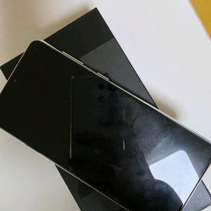 갤럭시 S21+ 256GB 팬텀실버 팝니다.