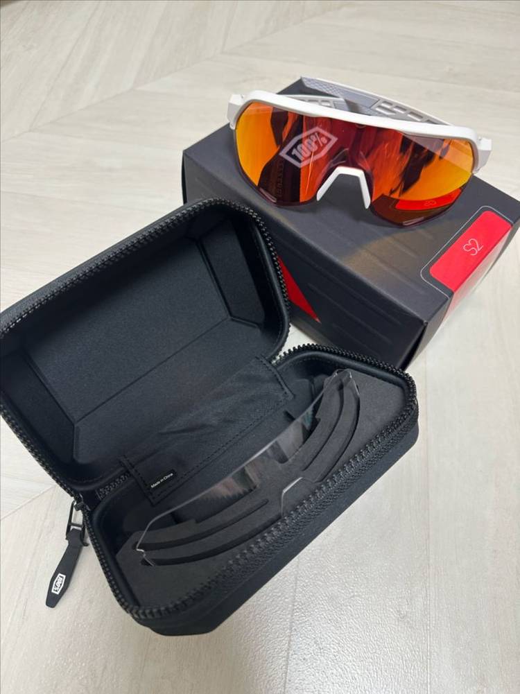 100% S2 소프트택트 오프 화이트 하이퍼 레드미러--1