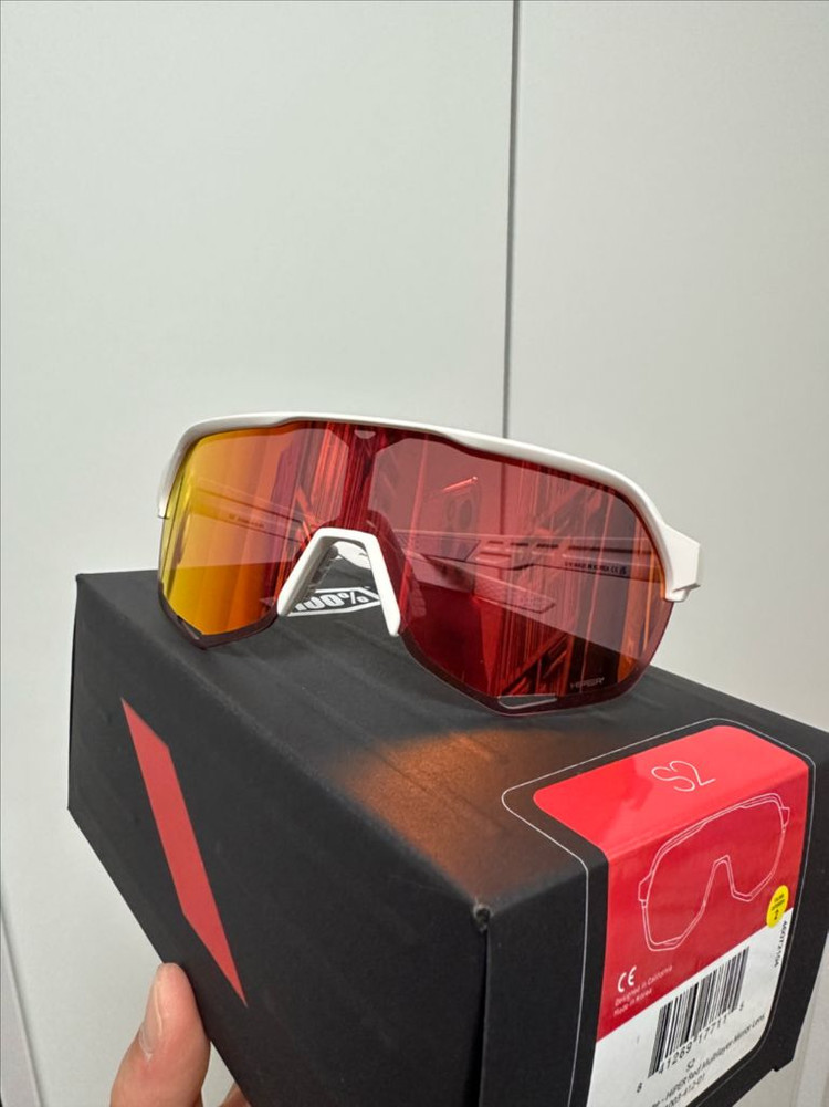 100% S2 소프트택트 오프 화이트 하이퍼 레드미러--2