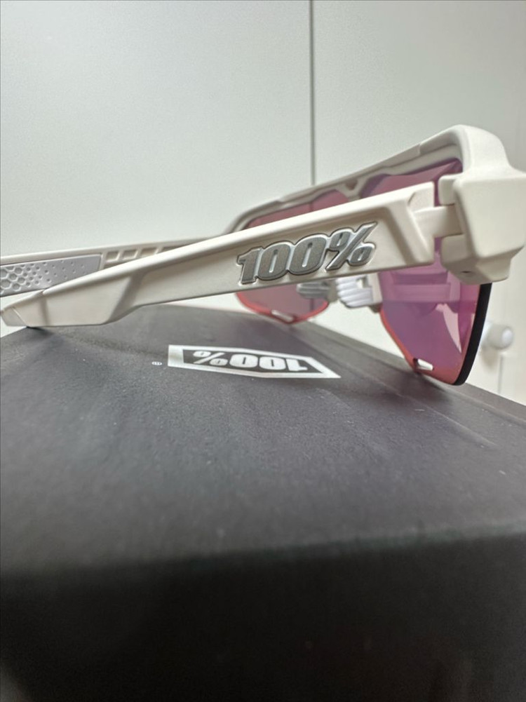 100% S2 소프트택트 오프 화이트 하이퍼 레드미러--3