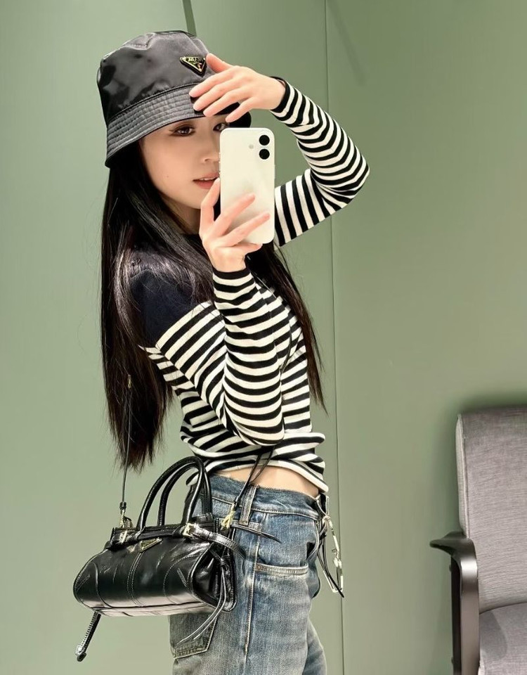 프라다 스트라이프 니트--4