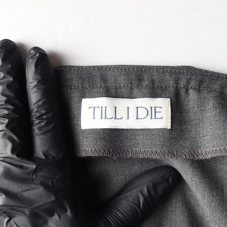 틸아이다이 25FW 그레이 프릴 포인트 뷔스티에 슬리브리스 블라우스 이미지