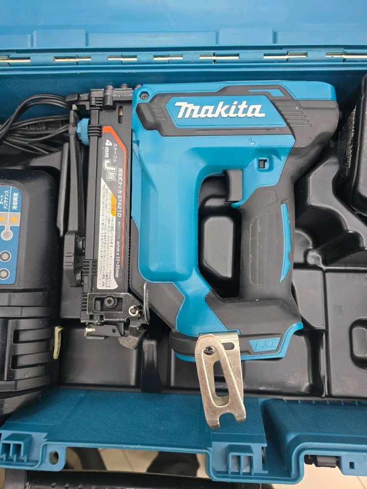 마끼다 충전타카 ST421D 일본 오리지널 내수제품 본체 15볼트배터 충전기 공구박스 등알체 이미지