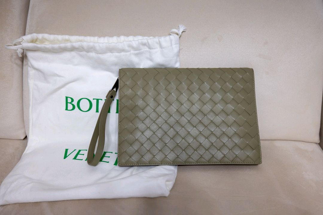 보테가베네타 인트레치아토 도큐먼트 케이스 이미지