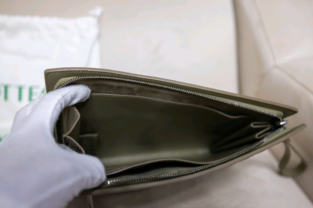 보테가베네타 인트레치아토 도큐먼트 케이스 이미지