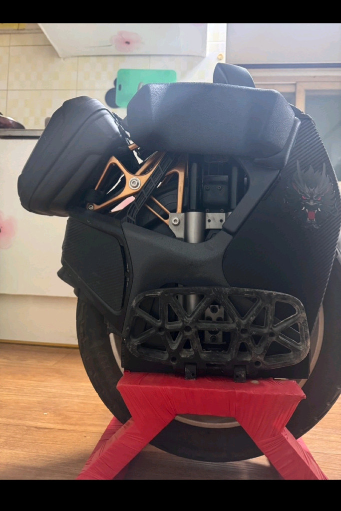 외발 전동휠. 킹송 KS-S18 2024년식 급처분 합디다. 이미지