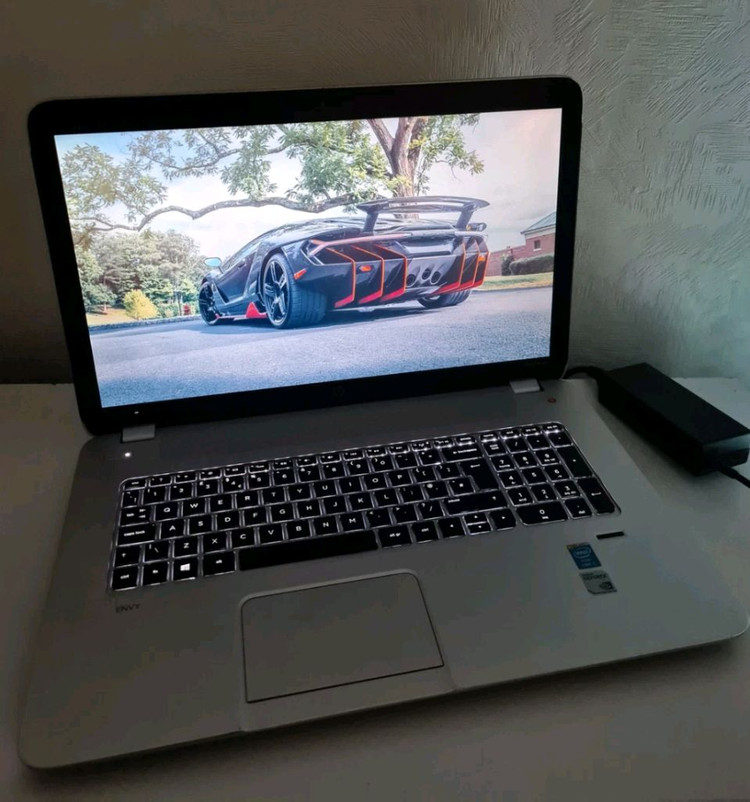 HP envy dv7 17.3인치 화면 이미지