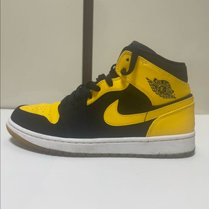 나이키 에어 조던 1 레트로 미드 이미지