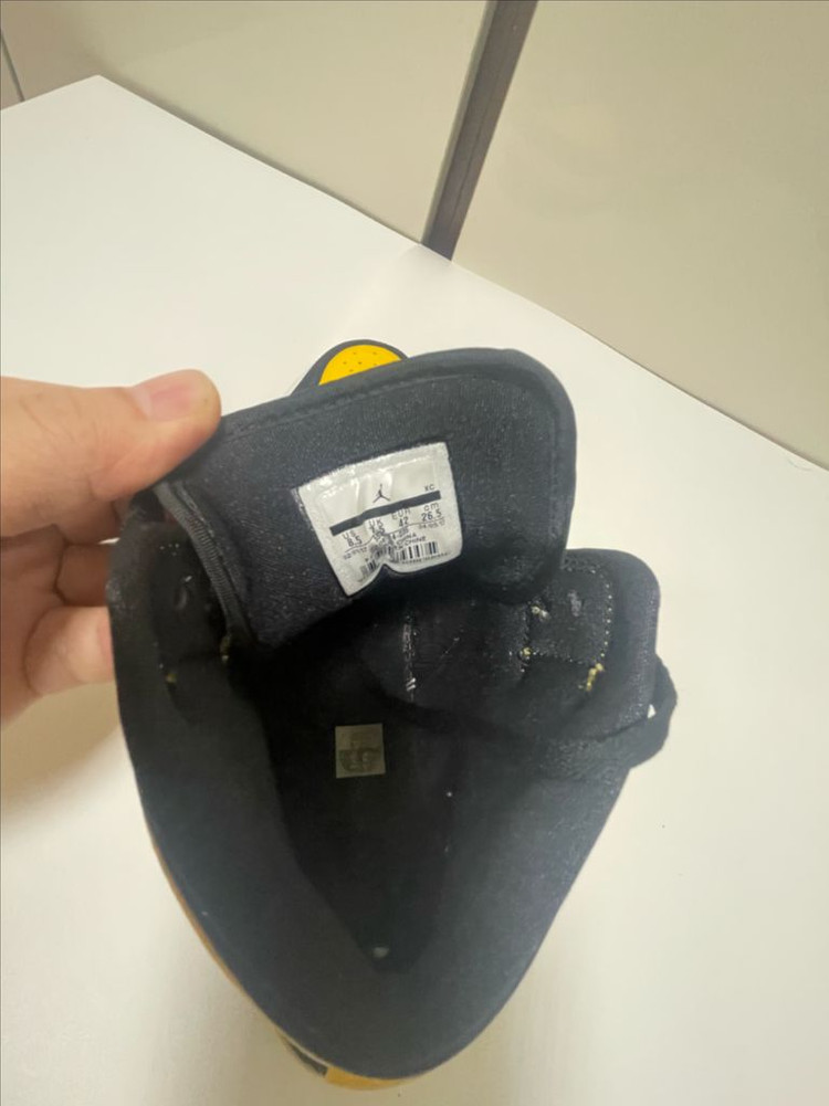 나이키 에어 조던 1 레트로 미드 이미지