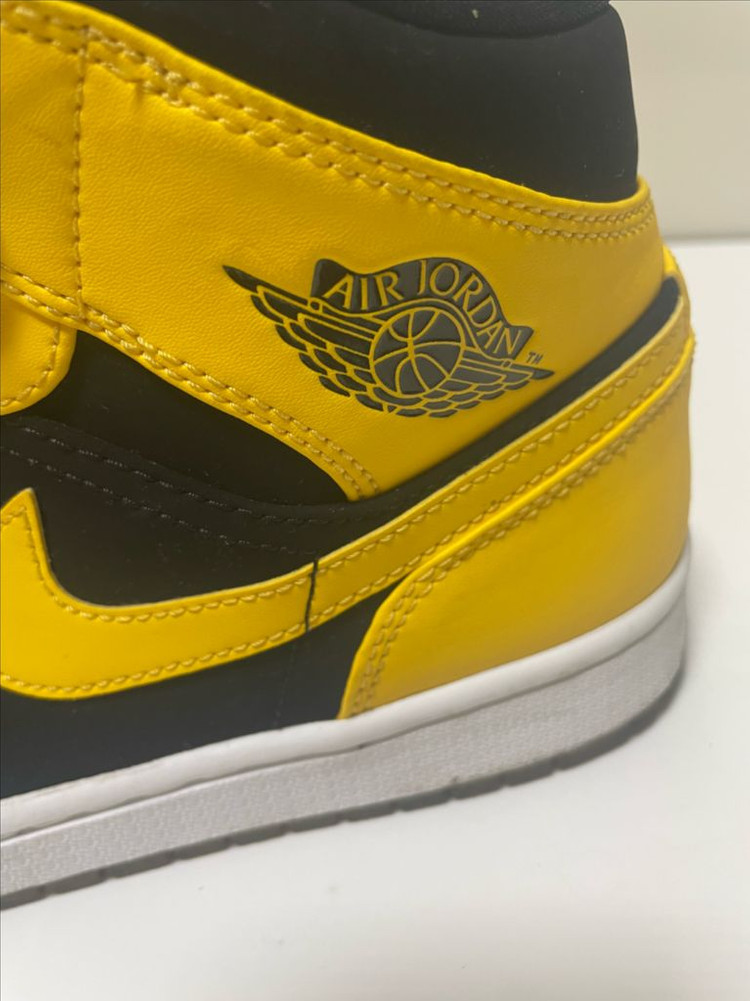 나이키 에어 조던 1 레트로 미드 이미지