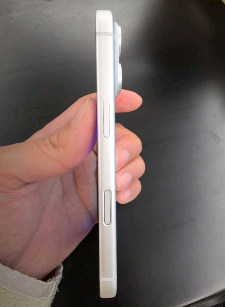 아이폰17프로 256G 실버 자급제 판매합니다--2