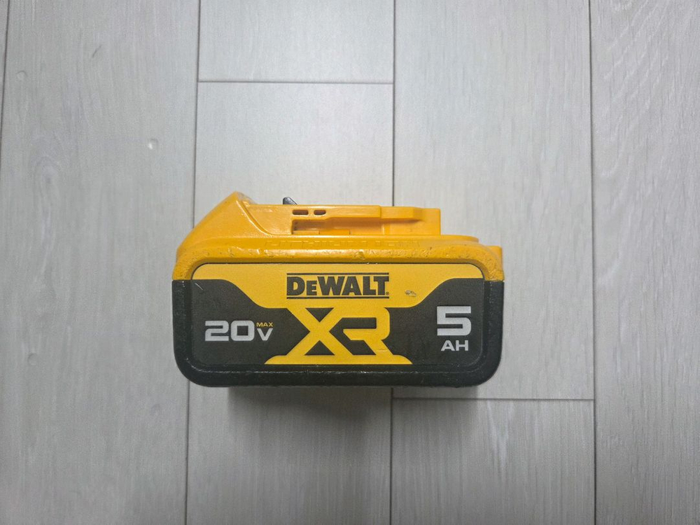 디월트 정품 배터리 5.0--0