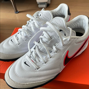 나이키 티엠포 리게라 프로 TF 275mm 새상품 판매합니다