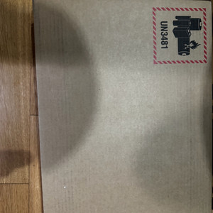 맥북 에어 15인치 m5 기본형 미개봉 팝니다.