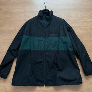 발렌시아가 바람막이 m사이즈 이미지