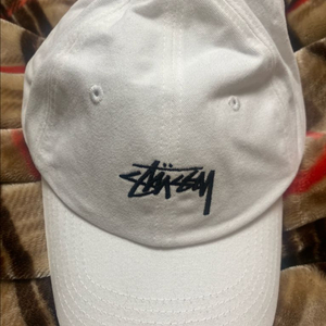 스투시 화이트 모자 볼캡 이미지