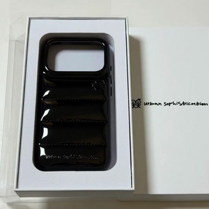 아이폰17프로 어반소피스티케이션 푸퍼케이스 블랙 팝니다