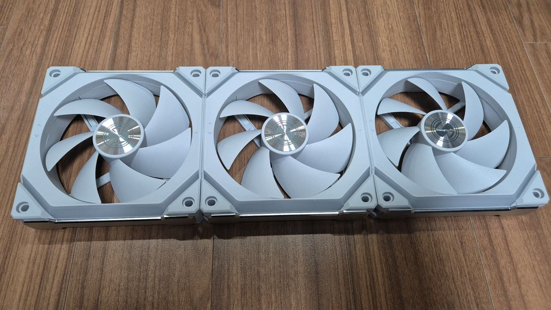 리안리 UNI FAN SL120 V2 화이트 3개--1