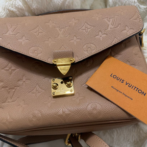 루이비통 앙프렝뜨 포쉐트 메티스 베이지 이미지