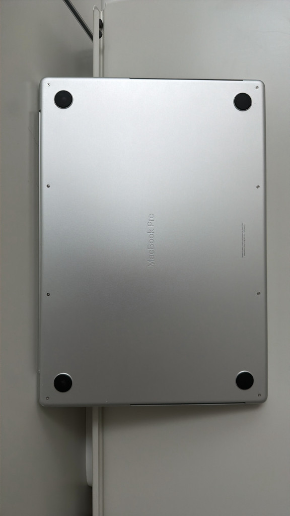 (가격인하) M4 맥북프로 16인치 실버 RAM 24gb SSD 512 이미지