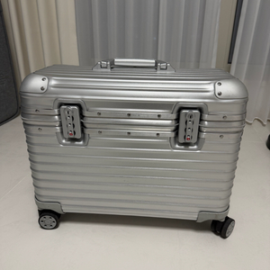 리모와 파일럿 캐리어