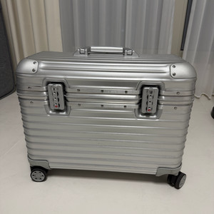 리모와 파일럿 캐리어