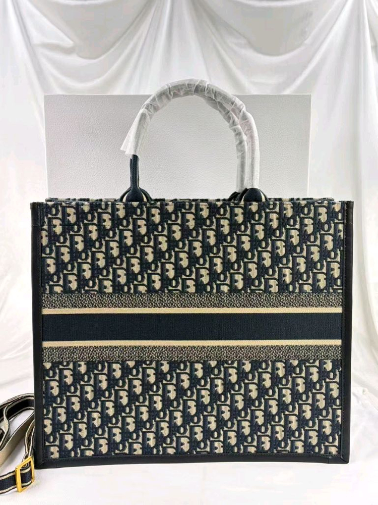 디올 오블리크 북 토트 레더 라지 백 이미지