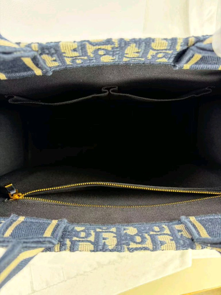 디올 오블리크 북 토트 레더 라지 백 이미지