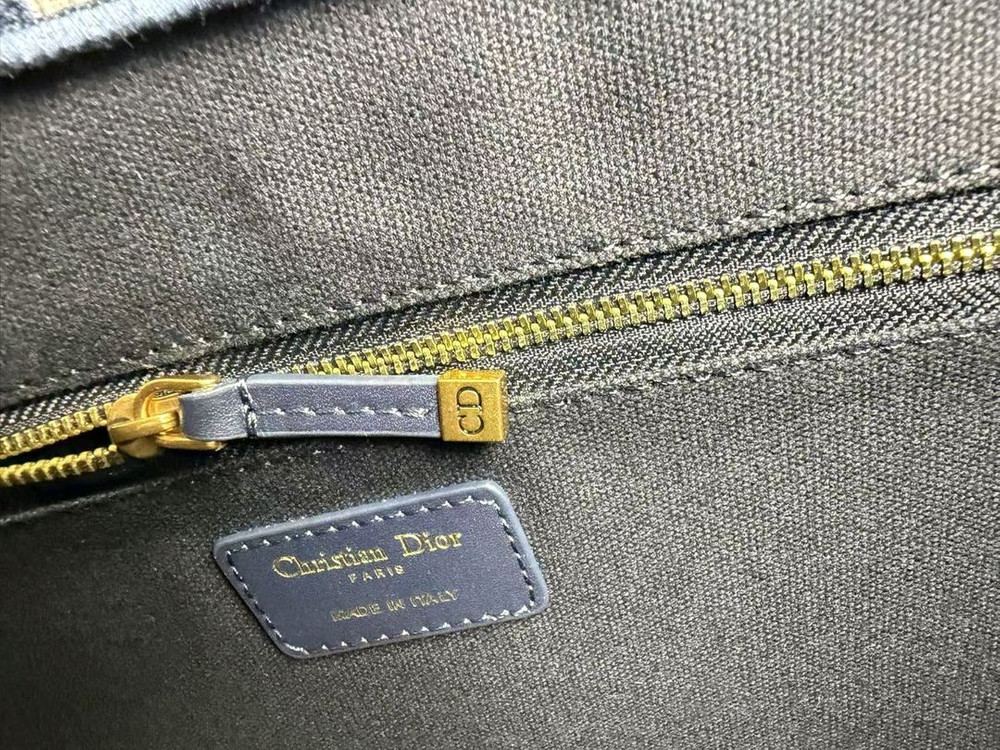 디올 오블리크 북 토트 레더 라지 백 이미지