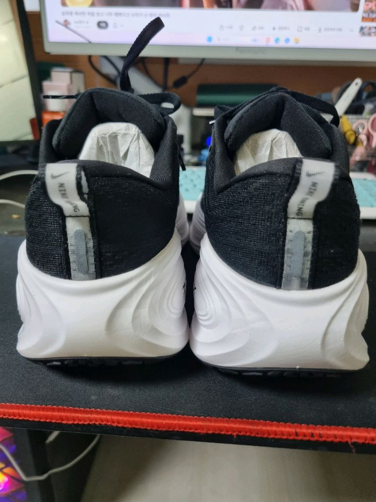 나이키 보메로 플러스 255mm 팝니다--3