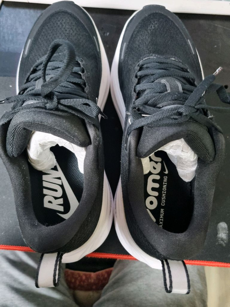 나이키 보메로 플러스 255mm 팝니다--4