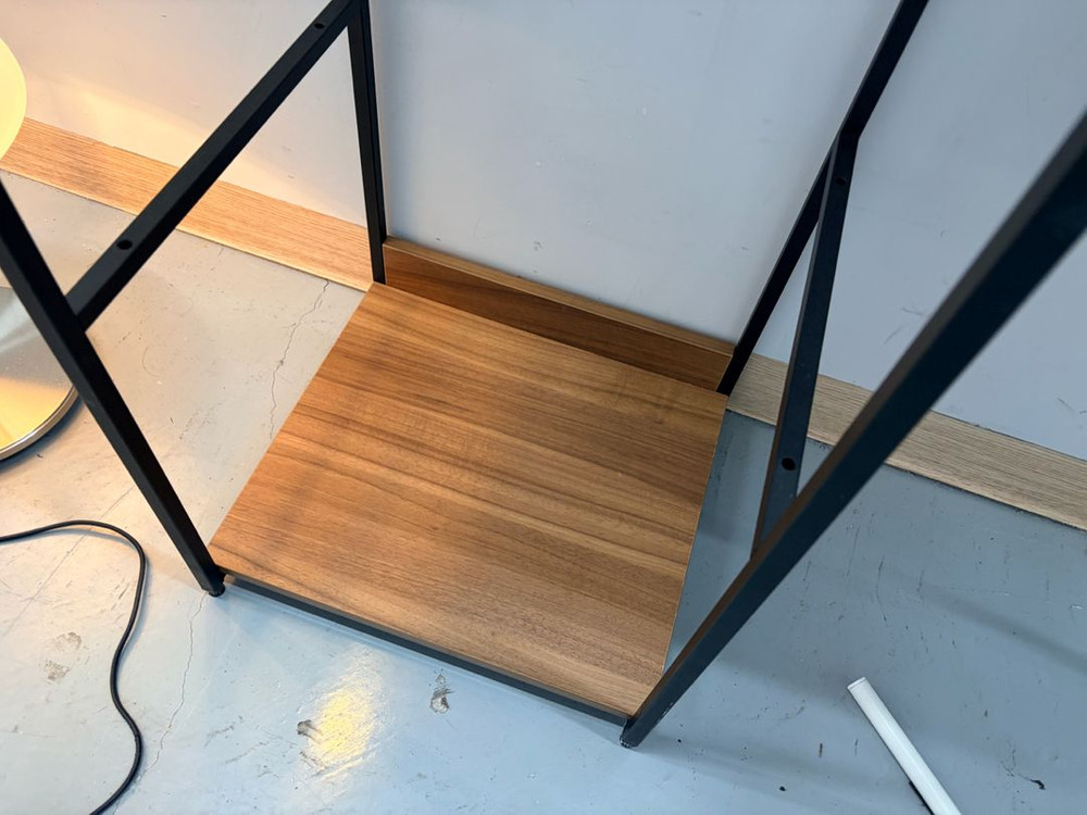 진열장 옷장 스탠드 옷걸이 좁고 긴 형태 가구 이미지