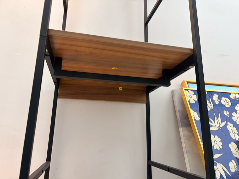 진열장 옷장 스탠드 옷걸이 좁고 긴 형태 가구 이미지