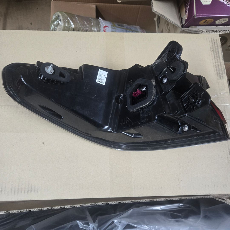 BMW 5시리즈 G30후기형 LCI 조수석 테일램프 후미등 이미지