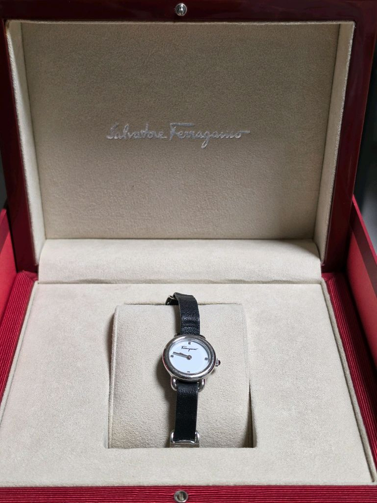 페레가모 간치니 시계 이미지